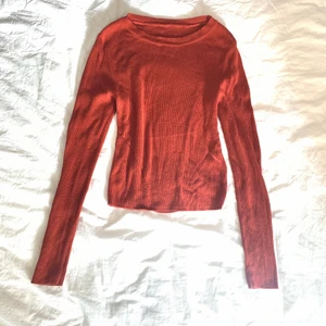 Långärmad tröja - Superfin långärmad tröja med sött diskret mönster där nere💘 