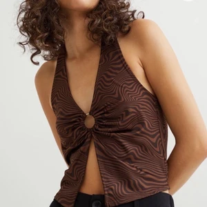 Helt ny brun topp - Säljer min helt nya bruna topp ifrån H&M i storlek S💓💓