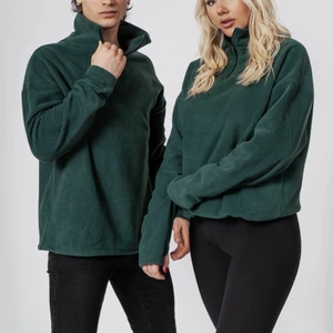 LXA fleece - Helt ny LXA (Linn Ahlborg) fleece i storlek xs. Aldrig använd säljer pågrund av att det är fel storlek för mig och glömde skicka tillbaka. Kan fixa bilder från plagget jag har om man vill.