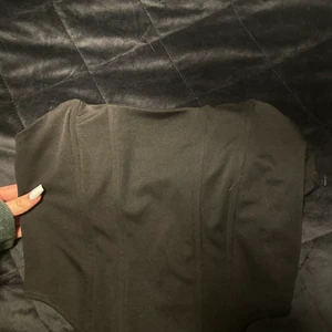 Korsett  - Säljer pga för stor