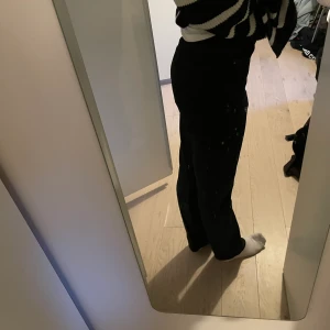 Svart/gråa jeans från weekday  - Storlek 25