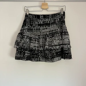 Mönstrad kjol - Mönstrad kjol. Använd några gånger 