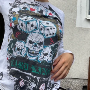 Ed hardy tröja - Så skön ed hardytröja. Ny när jag köpte den om använt 2 ggr. Saknas inga stenar. 