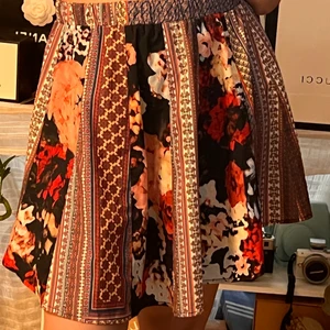 Lindex - 💜 Fin kjol som använd bara 1-2 gånger 💜Storleken är S/M 💜Hör gärna av dig om du vill se fler bilder.  