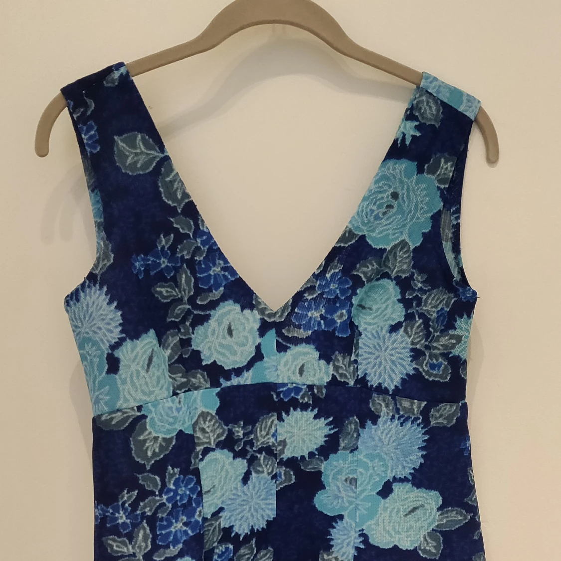 Blå vintage klänning med ett underbart mönster.