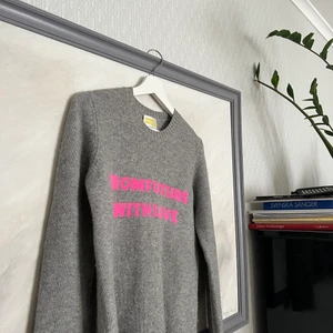 From future tröja - Säljer nu min älskade from future cashmere tröja! Jätte bra skick och 100% cashmere💕💕hör av dig vid intresse🙏😇💓 köptes för ca 2000