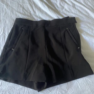 Kostym shorts S - Säljer dessa shorts pågrund av att dom är förstora har andvändt påtal gånger.