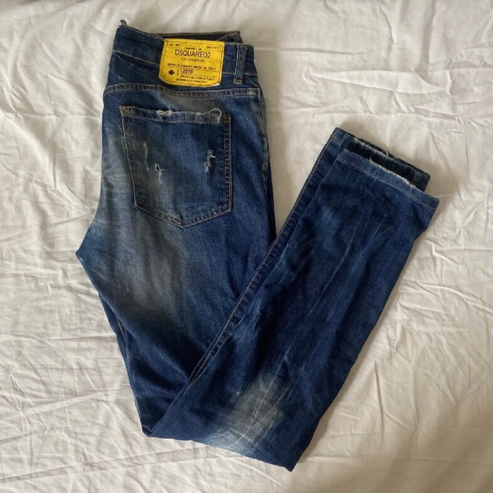 AA-kopia Dsquared2 jeans, ingen som märkt att de e fake. Måste bort asap. Jeans & Byxor.