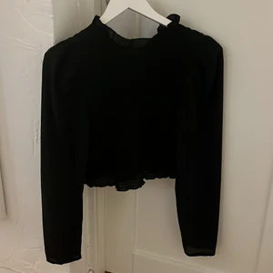 Blus från nakd  - Svart superfin blus från nakd, storlek 36. Aldrig använd 