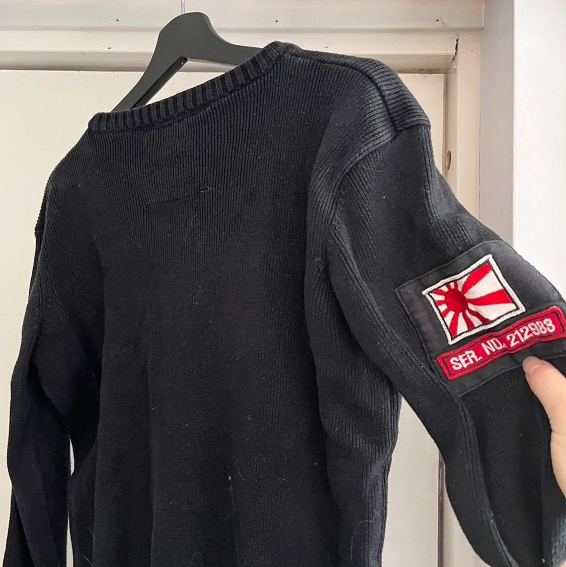 Stickad tröja med tryck - 90