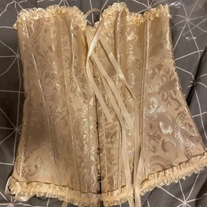 Korsett - Behöver endast betala frakten 