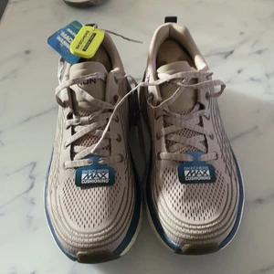 Helt nya herr Skechers  - Säljer min sambos skor då dom är för små för honom. 