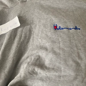 Vetements x champion sweatshirt  - Knappt använd sweatshirt från champion vetements collab 2016. Skriva gärna och kom med bud:)