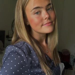 Klänning - Söt klänning från hm storlek 38 men passar även 36💜