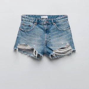 Zara shorts - Helt nya zara shorts som är använda en gång men är lite små på mig och kommer inte till användning. Skriv för fler bilder💞 INTRESSEKOLL