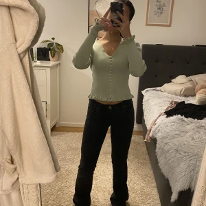 Topp&kofta  - Såå fin ljusgrön topp&kofta från chiquelle💚 tryck inte på KÖP DIREKT, utan skriv privat om du är intresserad av att köpa😊✨