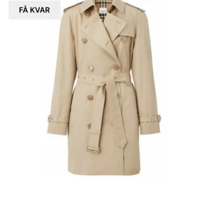 Rock och skjorta ( burberry) - Äkta! Det är två burberry rock och skjorta för dam. Oanvända! Storlek  34 och 36 tyvärr så blev det fel storlek när vi fick dem som jul klapp så högst erbjudande. Ny pris är 20000kr. Och ny pris på skjortan är 4500kr 