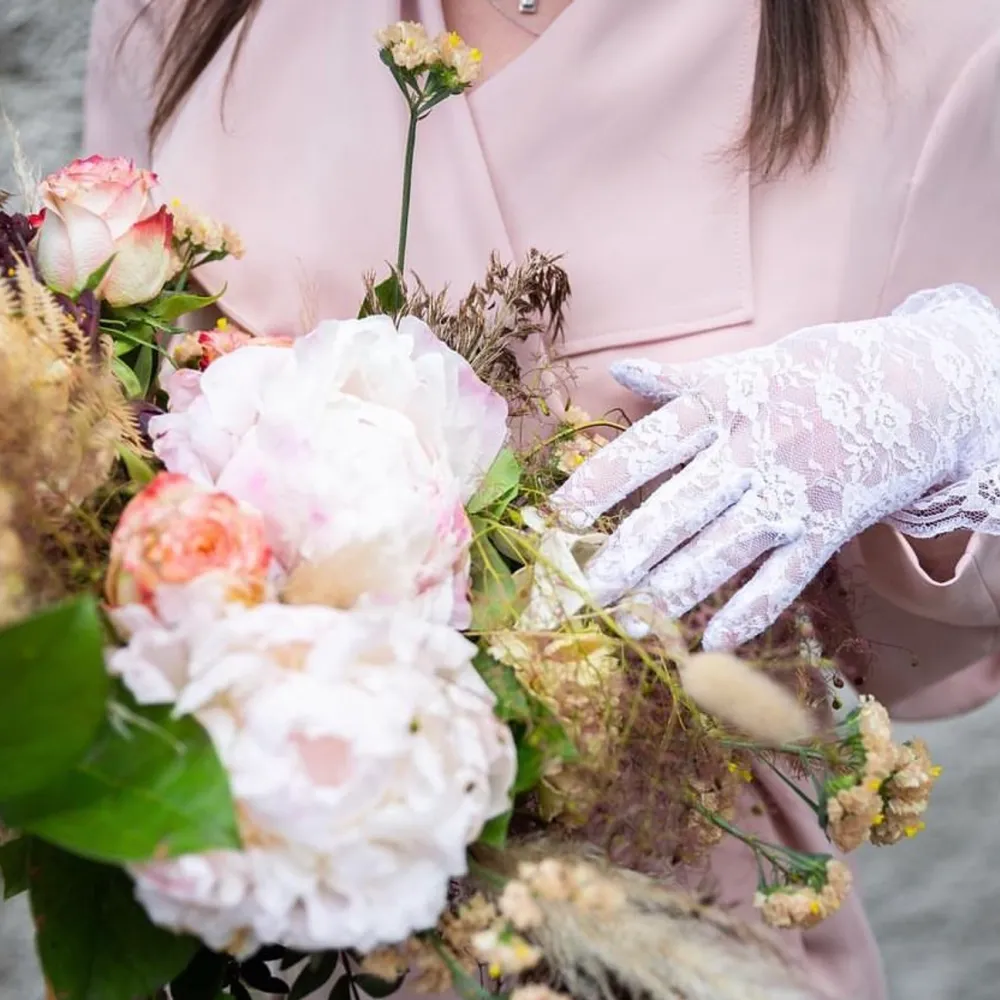 NYA i fin förpackning. Handskar från Clean hands.  Rut från kollektionen Garbo. . Accessoarer.