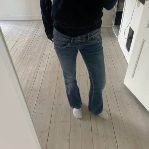 Pepe jeans - Säljer dessa fina Low rise bootcut jeans från pepe jeans i storlek 28X34.