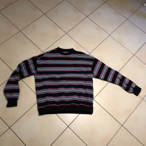 Junkyard Sweatshirt  - Randig tröja i storlek S/XS.  100 kr