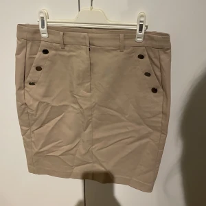 Kjol - Bra skick, aldrig använd 