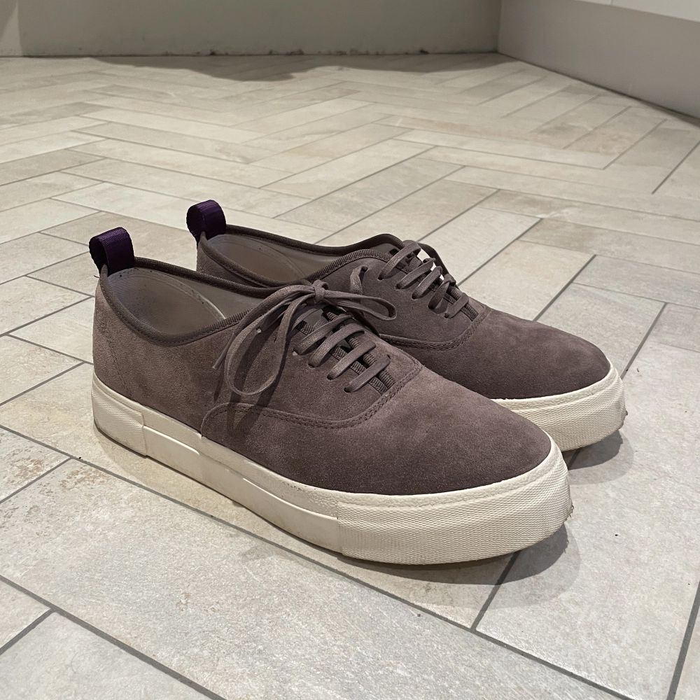 Eytys mother suede sparsamt använda, size 43 Färg: iron Box finns!. Skor.