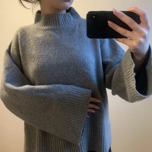 Polotröja - Grå polotröja från Pull & Bear i strl S 