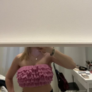 Volangtopp Zara - Såå fin volangtopp från Zara💘 helt ny och prislapp kvar. Möts upp på Östermalm eller fraktar 🫶🏼