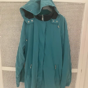  Blå jacka SL -  Kan sms till denna telefonnummer 0724445485 och fråga mer (ring inte för jag svarar inte på okända nummer)