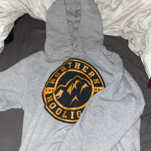 Northern hooligans  - Jätte fin northern hooligans hoodie som är som ny i skicket och i strorlek xs/s