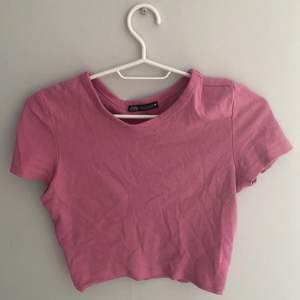 Superfin rosa T-shirt ifrån zara, köpt på Plick men aldrig använd utav mig