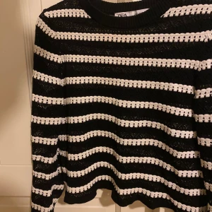 Randig tröja - Köpt här på Plick (bilden e tagen från Plick) säljer då jag inte tyckte den passa mig