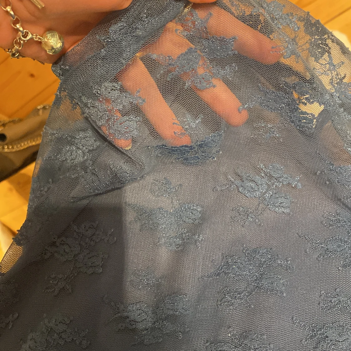 Blå spetsklänning - 91