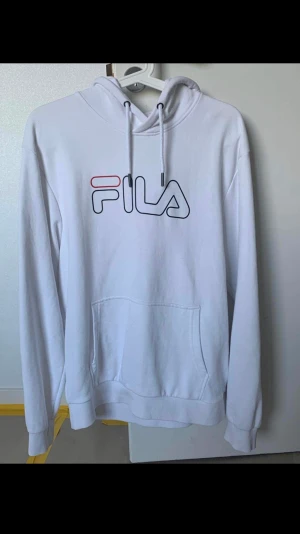 FILA hoodie  - Bra skick har inte ens blivit använd 