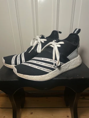 Adidas white Mountaineering - Knapptanvända och fortfarande i bra skick.