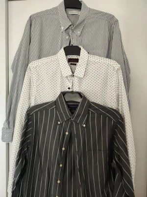 Klädpaket herr stl M - Gant, Zara och Peak Performance 