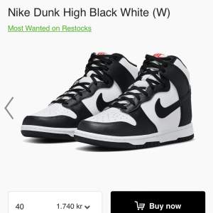 I jättebra skick, köpta på Nike butiken i MoS, Köpta för ca 4 mån sen. Har kvitto & låda🤩❤️