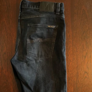 NUDIE Jeans  - Modell är Lean Dean. Inga flaws. Pm för frågor och fler bilder finns! 