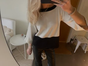 Trekvartsärmad stickad tröja  - Så fin stickad tröja med båtringning och trekvartsärmar🥰