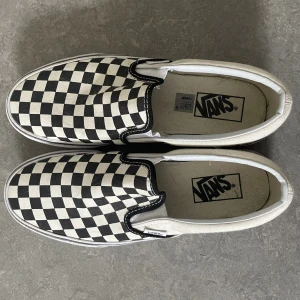 Rutiga VANS - Använda endast enstaka gånger och är riktigt snygga  Nypris 699kr