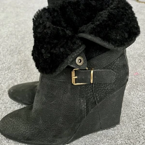 Burberry boots nyskick  - Oanvända Burberry boots, storlek 38. 