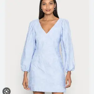 Önskar väldigt gärna köpa denna klänning från samsœsamsœ i storlek S 😊