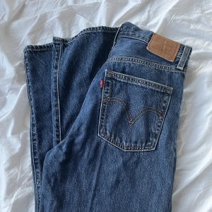 Levi’s ribcage jeans - Aldrig använd bara provat köpt för 1250kr