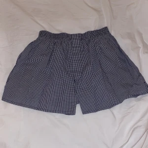 Shorts - Säljer dessa shortsen pga för stora och går ej att göra retur. Därför aldrig använda. Skulle säga att de passar M men också S om man vill ha en oversized fit💕