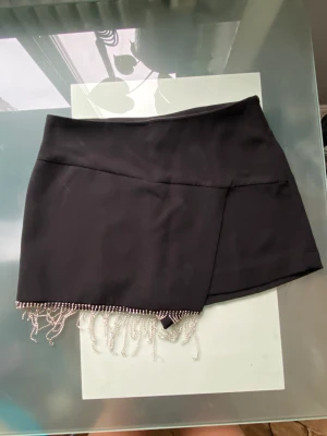 Shorts från zara - Säljer sedda super fina kjolshorts från zara! 