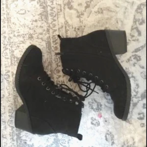 Kängor 38 - Helt nya skor som inte kommer till användning 