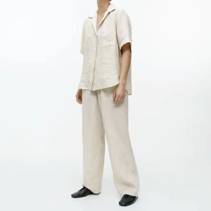 Linnebyxor - Jätte fina linnebyxor från Arket som endast är andvända en gång. Kontakta mig ifall ni vill ha flera bilder! 