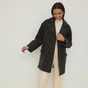 Kappa i ullblandning med nedhasad axel - NA-KD  Storlek: 36  Ny, aldrig använd försäljningspris: 697 sek