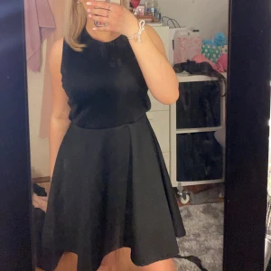 Svart klänning - Säljer pga att jag inte använder 