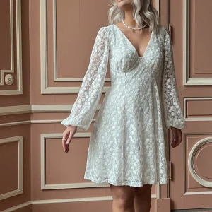 Klänning - Jättefin klänning från Gina. Endast testad, alla prislappar kvar. Helt slut på hemsidan💗